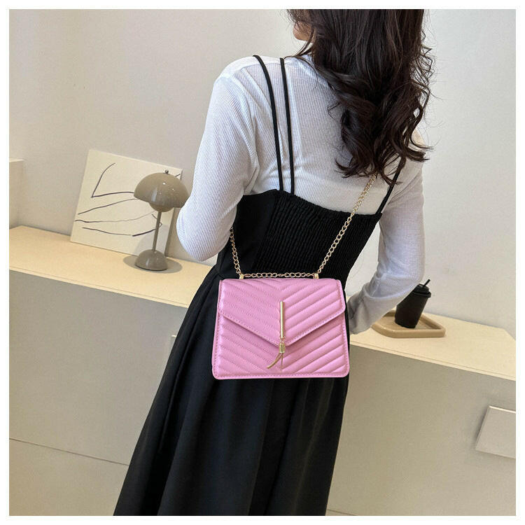 Chain Tassel Shoulder Crossbody Bags Women Fashion Small Square Bag.