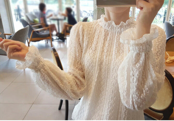 Pure Color Net See-through Sweet Lace Long-sleeved Bottoming Lace Shirt For Women.