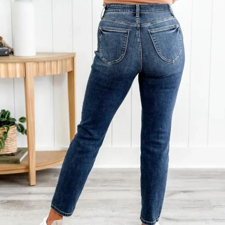 Women's Slim Pull-up Jeans.