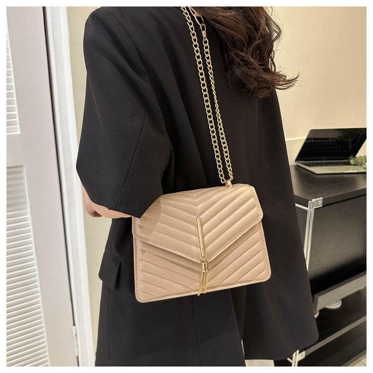 Chain Tassel Shoulder Crossbody Bags Women Fashion Small Square Bag.