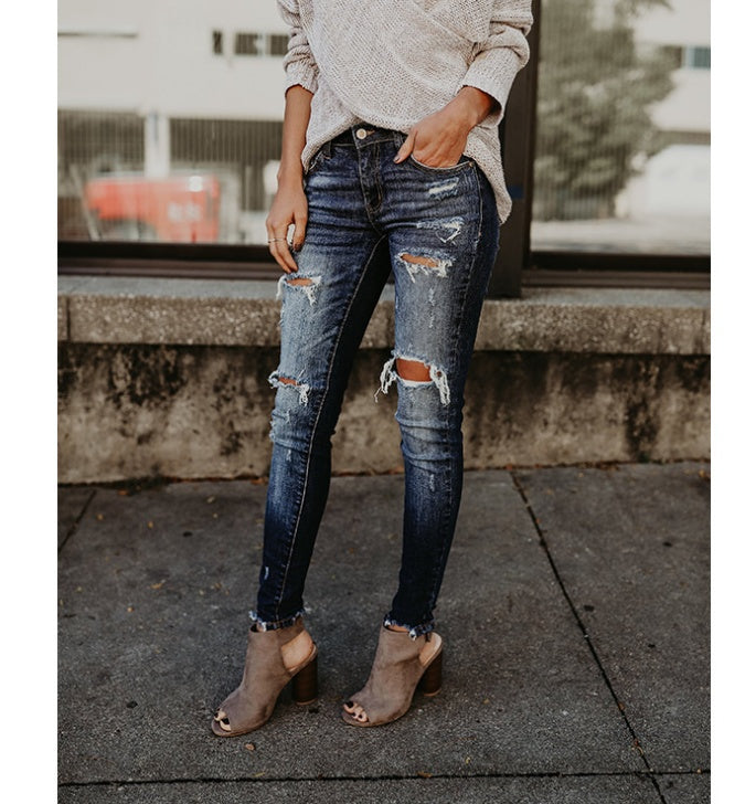 Women's jeans, pierced feet, mid-rise jeans.