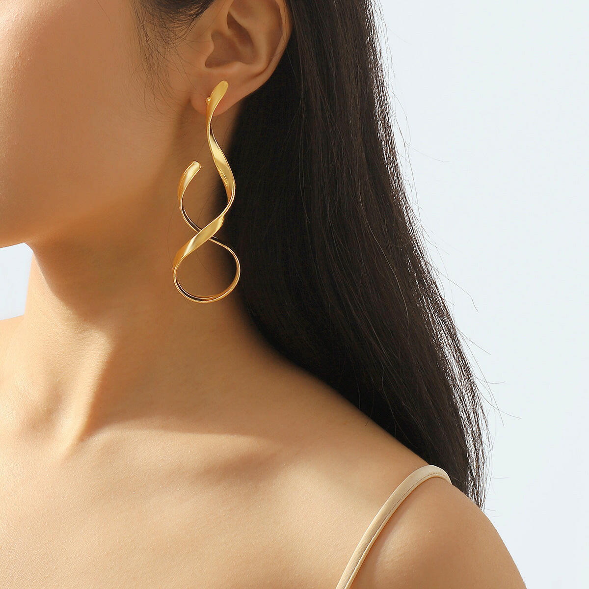 Exaggerated fashion earrings