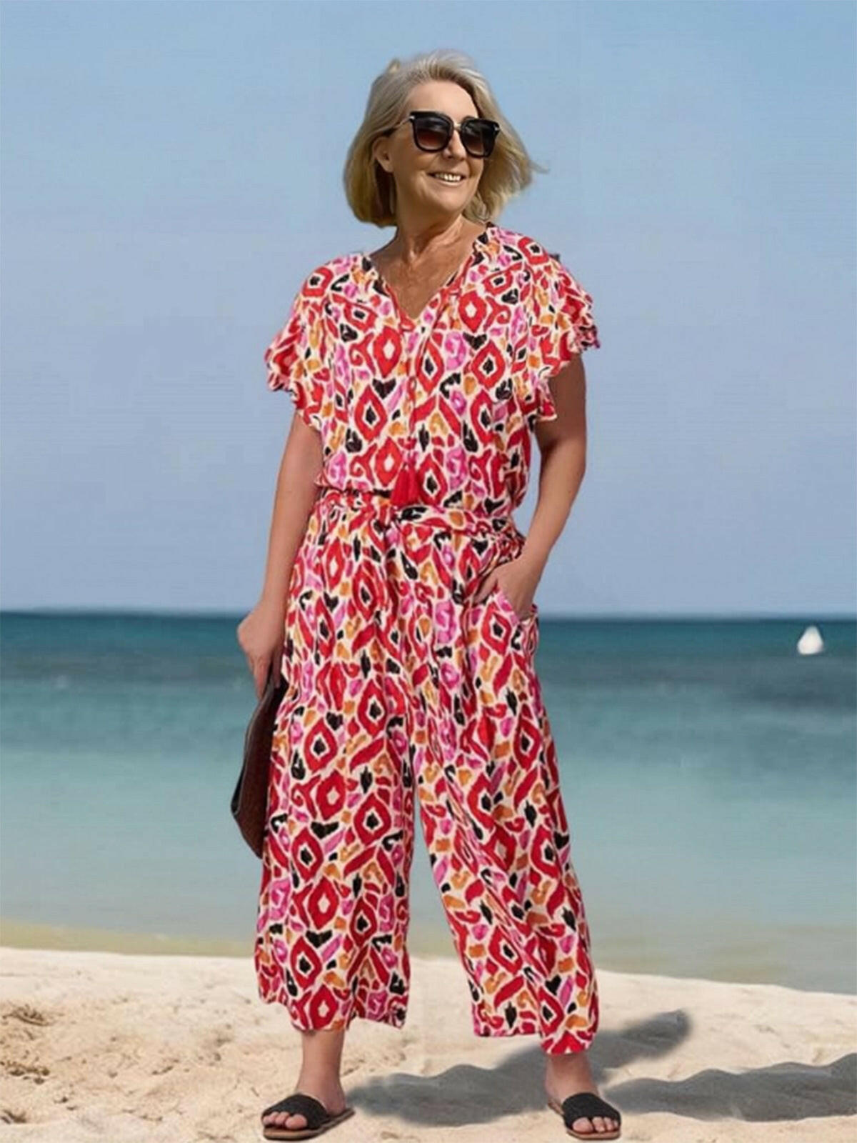 Loose Short Sleeve V-neck Printed Jumpsuit.