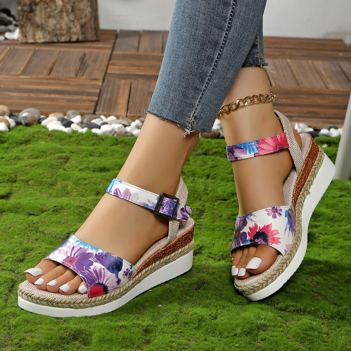 Fashion Plus Size Rope Bottom Sandals.