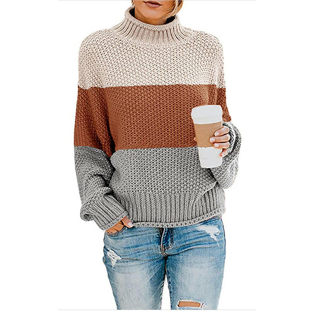 Thick line color matching high neck pullover.