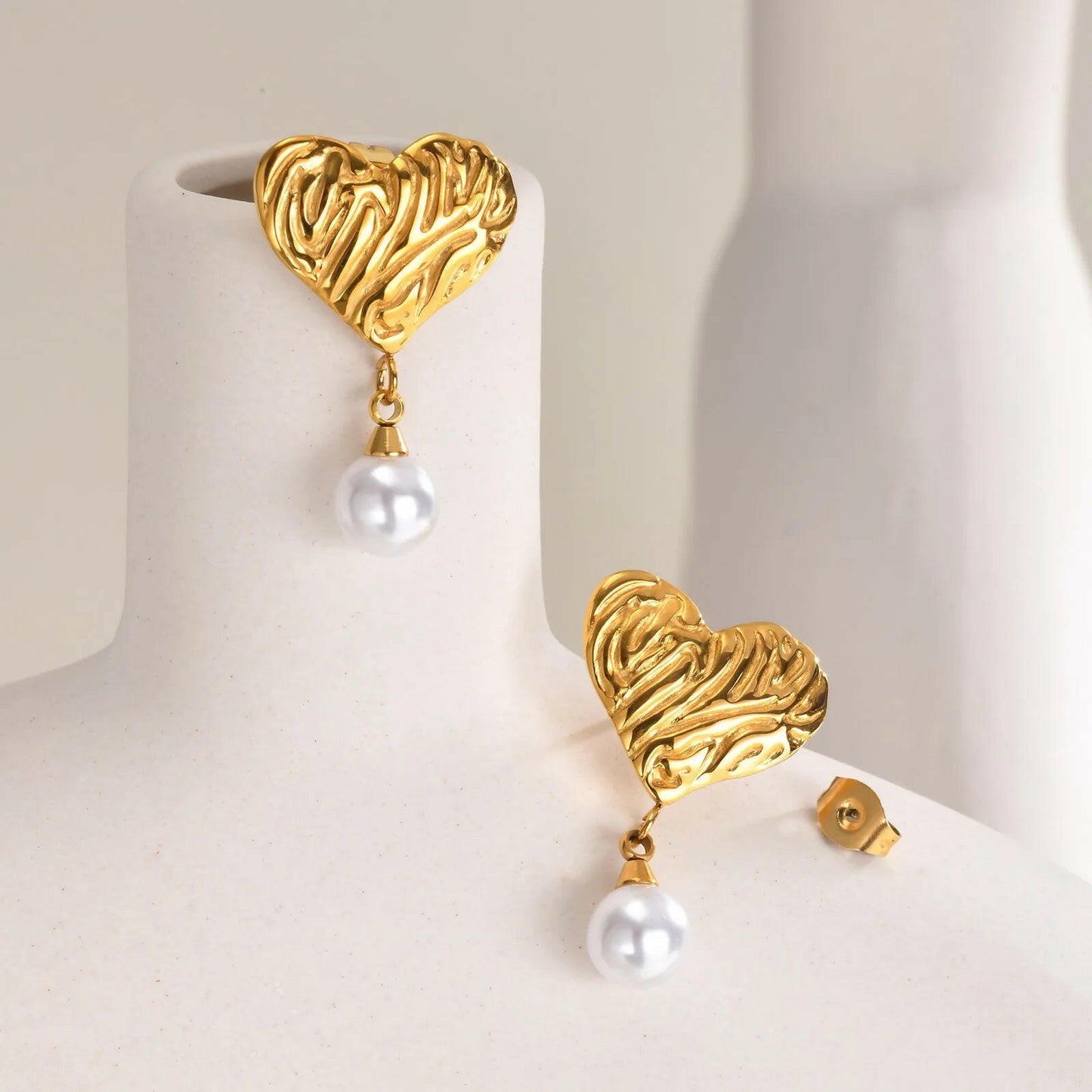 Heart-shaped imitation pearl earrings