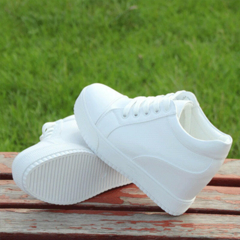 New Versatile Breathable White Shoes For Women Inner Height Increasing Casual Shoes.