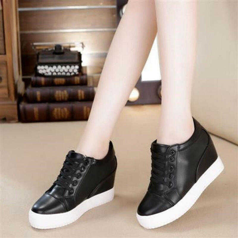 New Versatile Breathable White Shoes For Women Inner Height Increasing Casual Shoes.